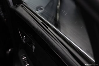 2014款奔驰E级内饰