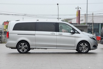 2016款奔驰V级 V260 2.0T自动尊贵加长版