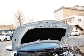 2014款标致408 1.8L手动领先版