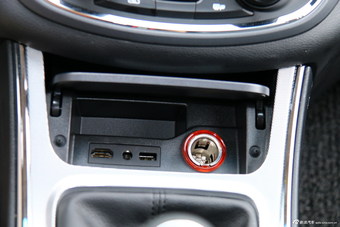 2015款 宝骏560 1.8L手动豪华型