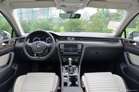 2017款迈腾2.0T自动380TSI DSG 旗舰型