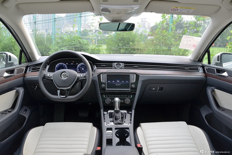 2017款迈腾2.0T自动380TSI DSG 旗舰型