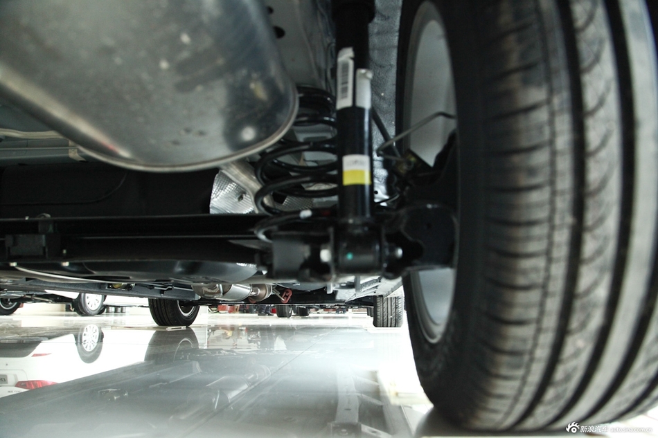 2013款北京汽车E系列1.5L自动乐尚版三厢