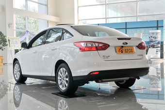 2012款福克斯三厢1.6L自动尊贵型