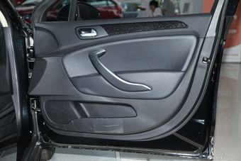 2013款东风雪铁龙C5 2.0L自动尊享型图片