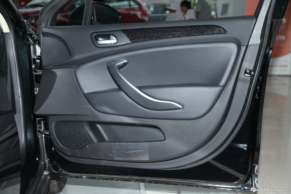 2013款东风雪铁龙C5 2.0L自动尊享型