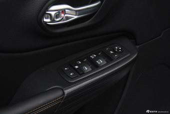 2016款自由光2.4L自动优越版