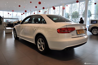 2013款奥迪A4L 30 TFSI 手动舒适型