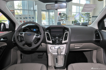 2012款福克斯三厢1.6L自动尊贵型