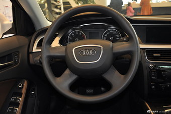 2013款奥迪A4L 30 TFSI 手动舒适型