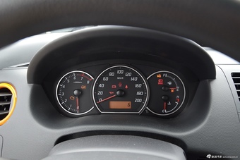 2016款雨燕1.5L手动时尚型酷玩版