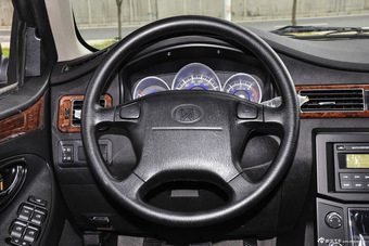 2014款骐铃T5 2.8T手动两驱超值版加长轴距JE493ZLQ4E