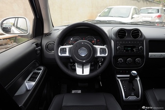 2015款指南者2.4L自动四驱舒适版