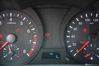 2015款海马福美来1.6L手动智尚型