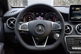 2016款奔驰A级 A200 1.6T自动时尚型