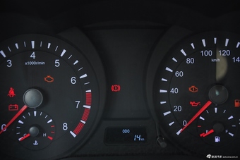 2015款海马福美来1.6L手动风尚型