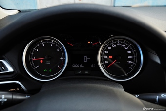 2014款标致408 1.8L手动领先版