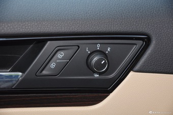 2015款速腾230TSI手动豪华型