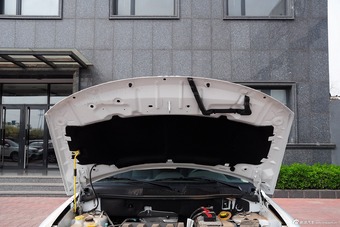 2015款指南者2.4L自动四驱舒适版