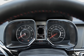 2015款众泰大迈X5 1.5T手动尊贵型