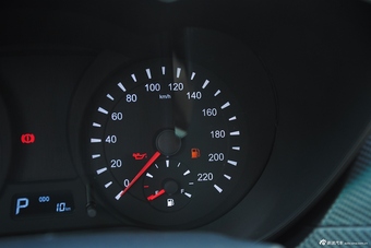 2015款海马福美来1.6L自动品尚型