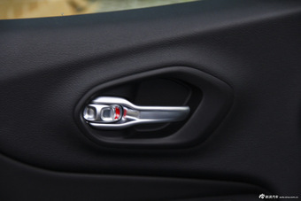 2016款自由光2.4L自动优越版