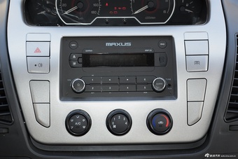 2016款上汽大通V80 2.5T手动傲运通短轴中顶6座 国V