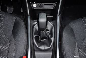 2014款标致2008 1.6L手动时尚版