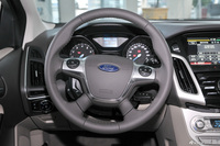 2012款福克斯三厢1.6L自动尊贵型