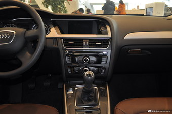 2013款奥迪A4L 30 TFSI 手动舒适型
