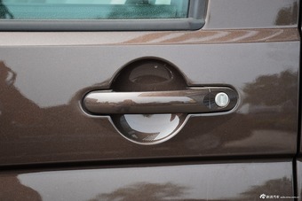 2016款凯路威2.0T自动四驱舒适版9座