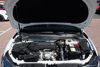 2015款英朗18T双离合旗舰型