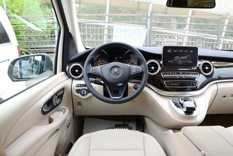 2016款奔驰V级 V260 2.0T自动尊贵加长版