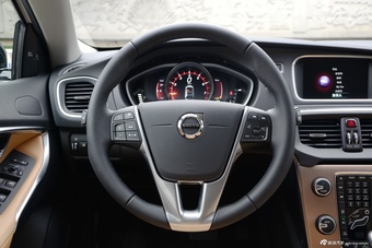 2017款沃尔沃V40 2.0T自动Cross Country T5 AWD 智雅版