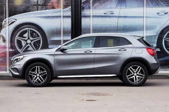 2015款 奔驰GLA220 4MATIC时尚型