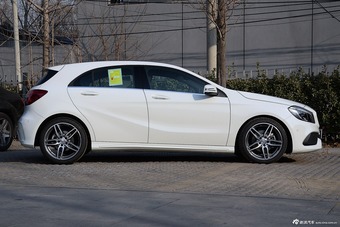 2016款奔驰A级 A200 1.6T自动时尚型