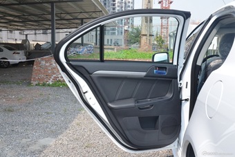 2015款东南三菱翼神到店实拍