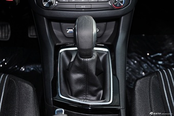 2014款标致408 1.8L手动领先版