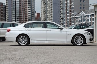 2017款宝马5系525Li 2.0T自动豪华设计套装