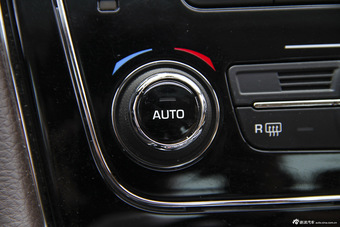 2015款捷豹XJL 2.0T两驱典雅商务版