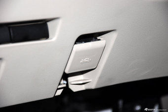 2013款马自达8 2.5L自动尊贵版