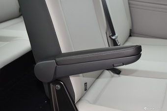 2016款凯路威2.0T自动四驱舒适版9座