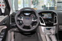 2012款福克斯三厢1.6L自动尊贵型