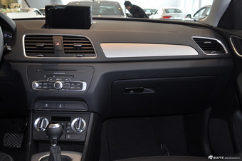 2012款奥迪Q3 35TFSI舒适型