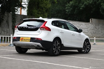 2017款沃尔沃V40 2.0T自动Cross Country T5 AWD 智雅版