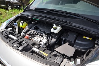 2016款标致3008 1.6THP自动潮流版