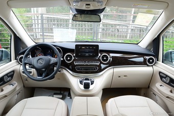2016款奔驰V级 V260 2.0T自动尊贵加长版图片