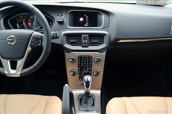 2017款沃尔沃V40 2.0T自动Cross Country T5 AWD 智雅版