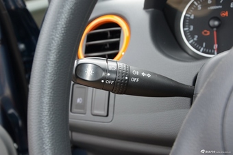 2016款雨燕1.5L手动时尚型酷玩版