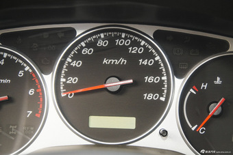 2015款雄师F16 2.0T手动柴油两驱基本型